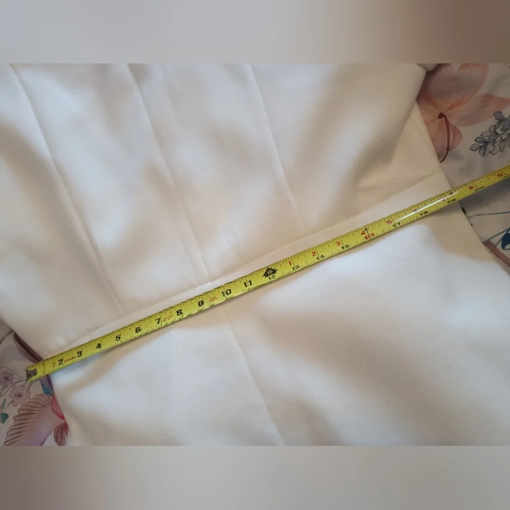 Elegant Like Wool Calvin Klein Women's White Coat, size XL - Picture 13 of 16